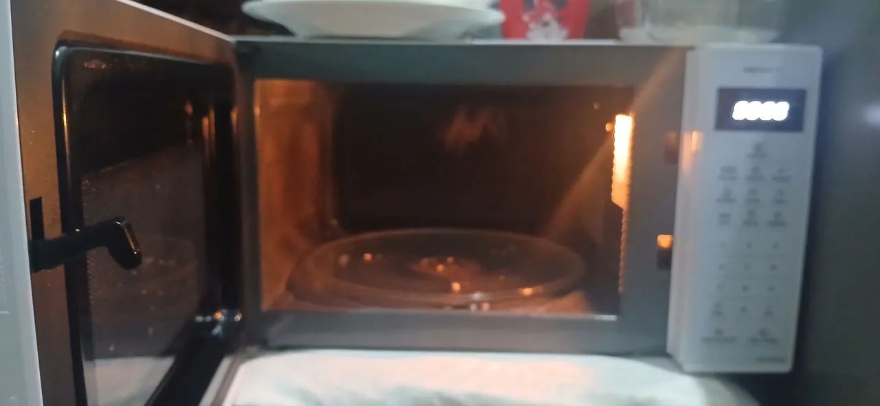 Vendo esse micro-ondas Panasonic 21l  - Foto 2