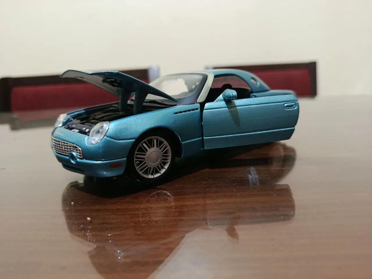 Miniatura Ford Thunderbird 1/25 - Hobbies e coleções - Teutônia