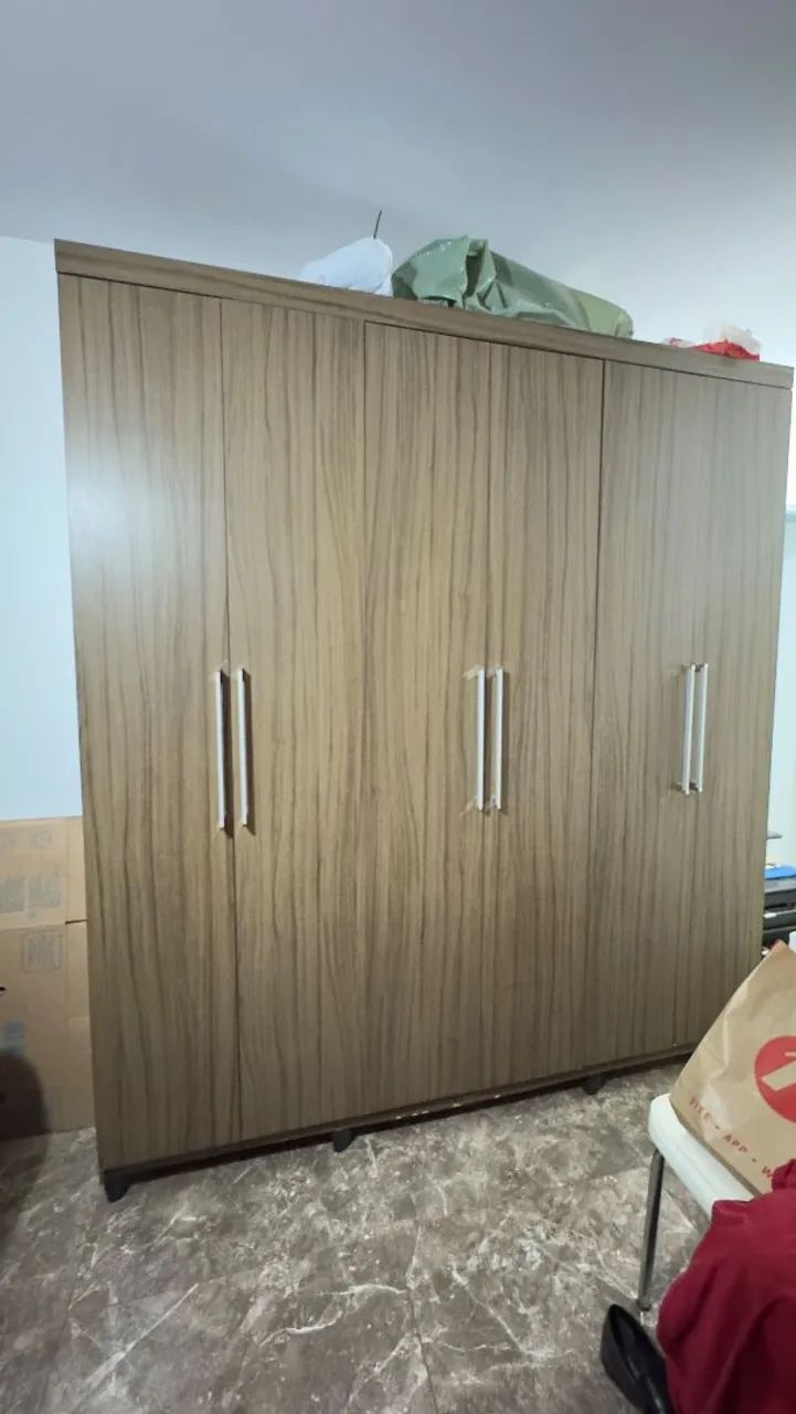 Guarda-roupa de casal castanho