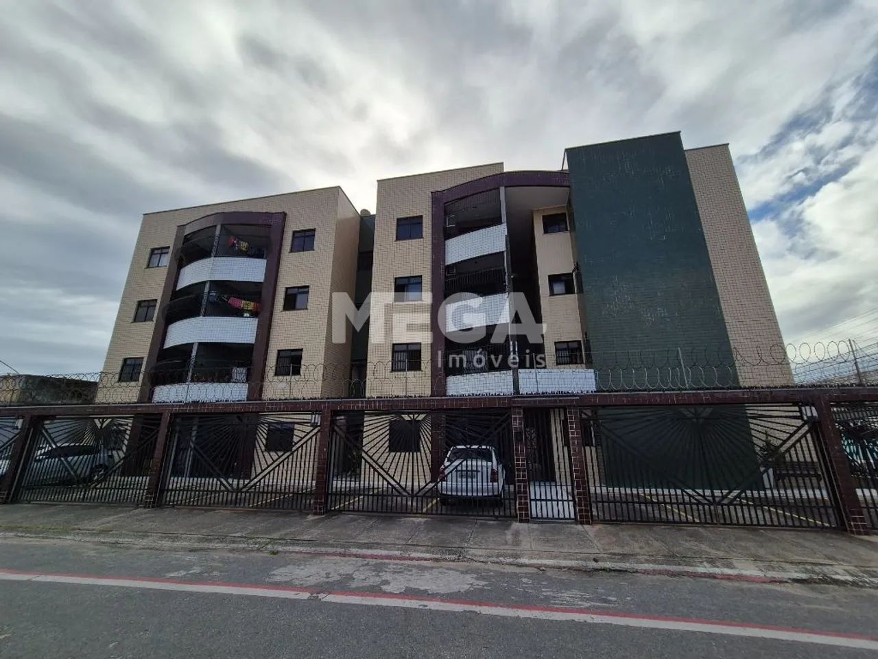 Apartamento com 2 quartos no bairro Montese em Fortaleza, CE