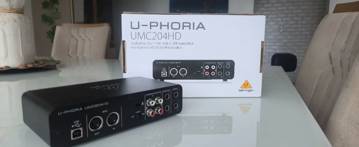 Interface de áudio Behringer U-Phoria UMC204HD - Foto 4
