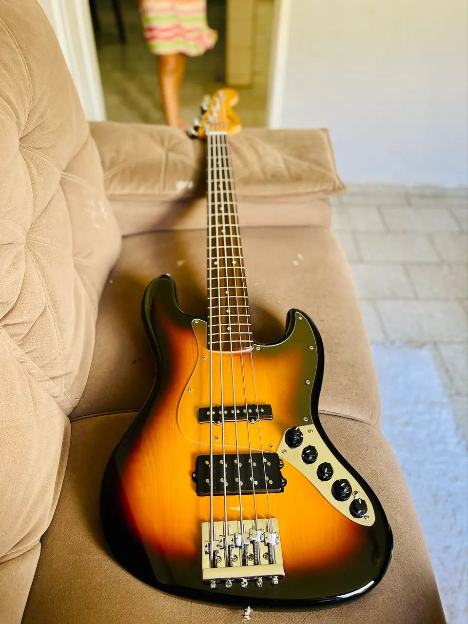 SQUIER JAZZ BASS AFFINITY V CUSTOM MOD - Foto 5