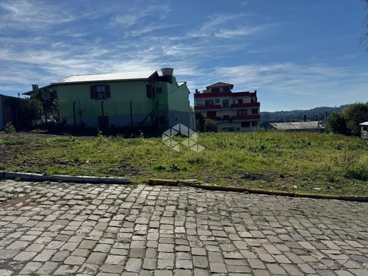 Amplo terreno com 1002,00m²