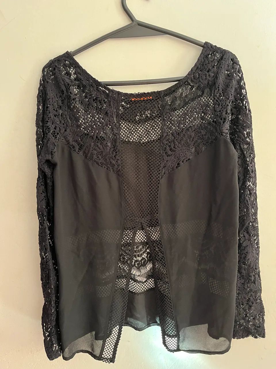 Blusa Preta de Renda - Foto 2