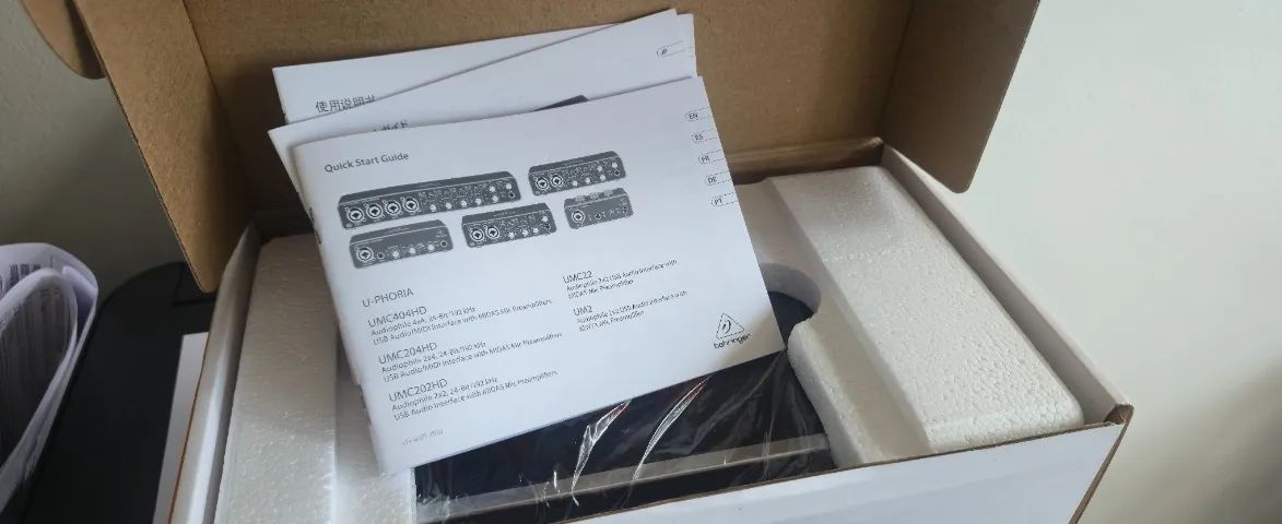 Interface de áudio Behringer U-Phoria UMC204HD - Foto 2