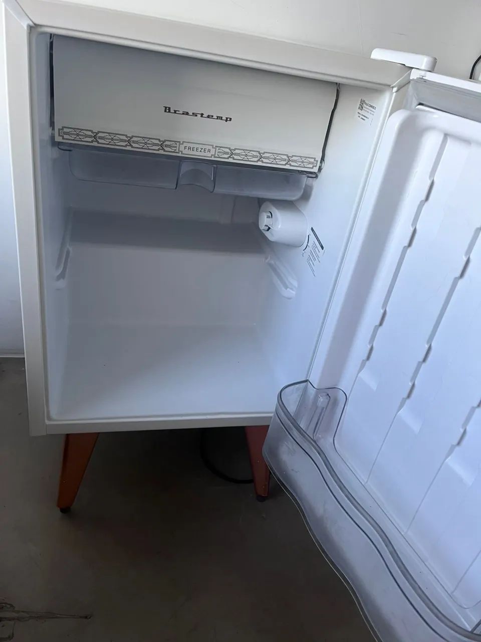 Frigobar Brastemp Retrô 76L - Foto 2
