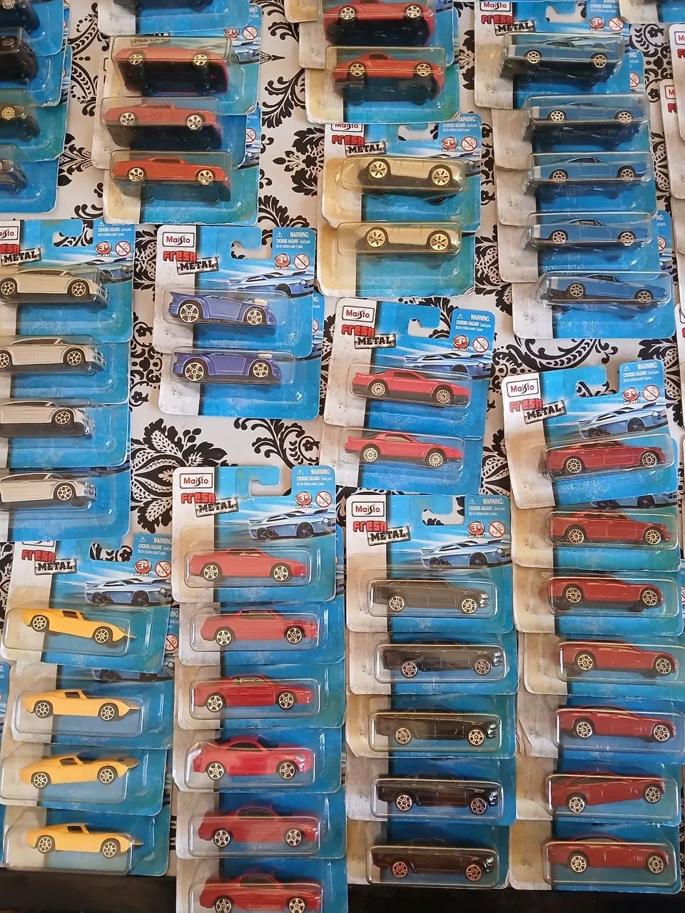 Lote com 115 Maisto - Escala 1:64