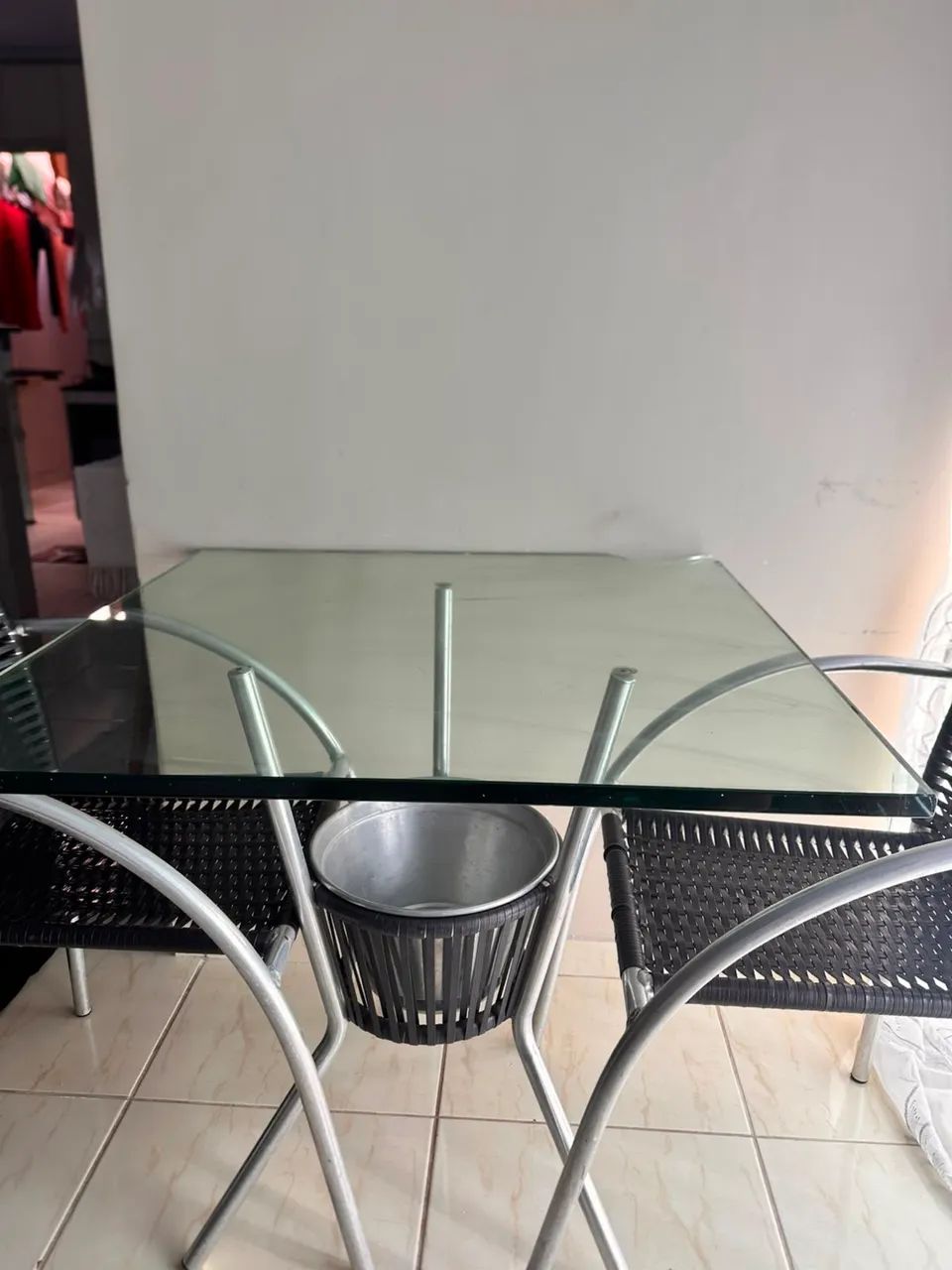 Mesa de vidro com balde de gelo para colocar bebidas  - Foto 3
