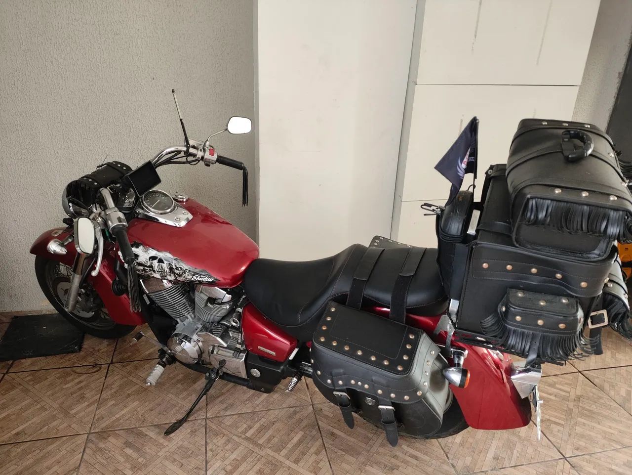 Shadow 750