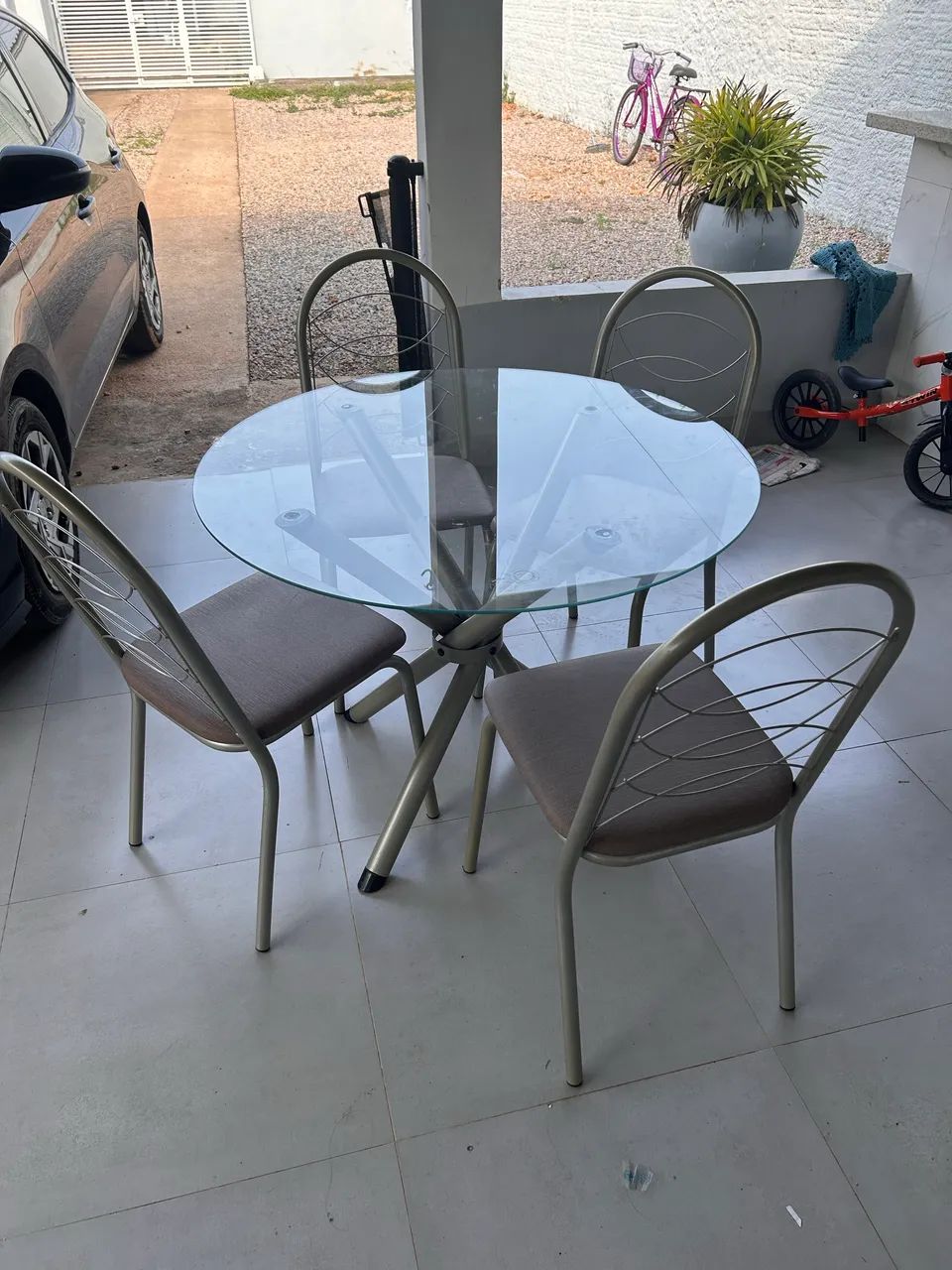 Mesa com cadeiras