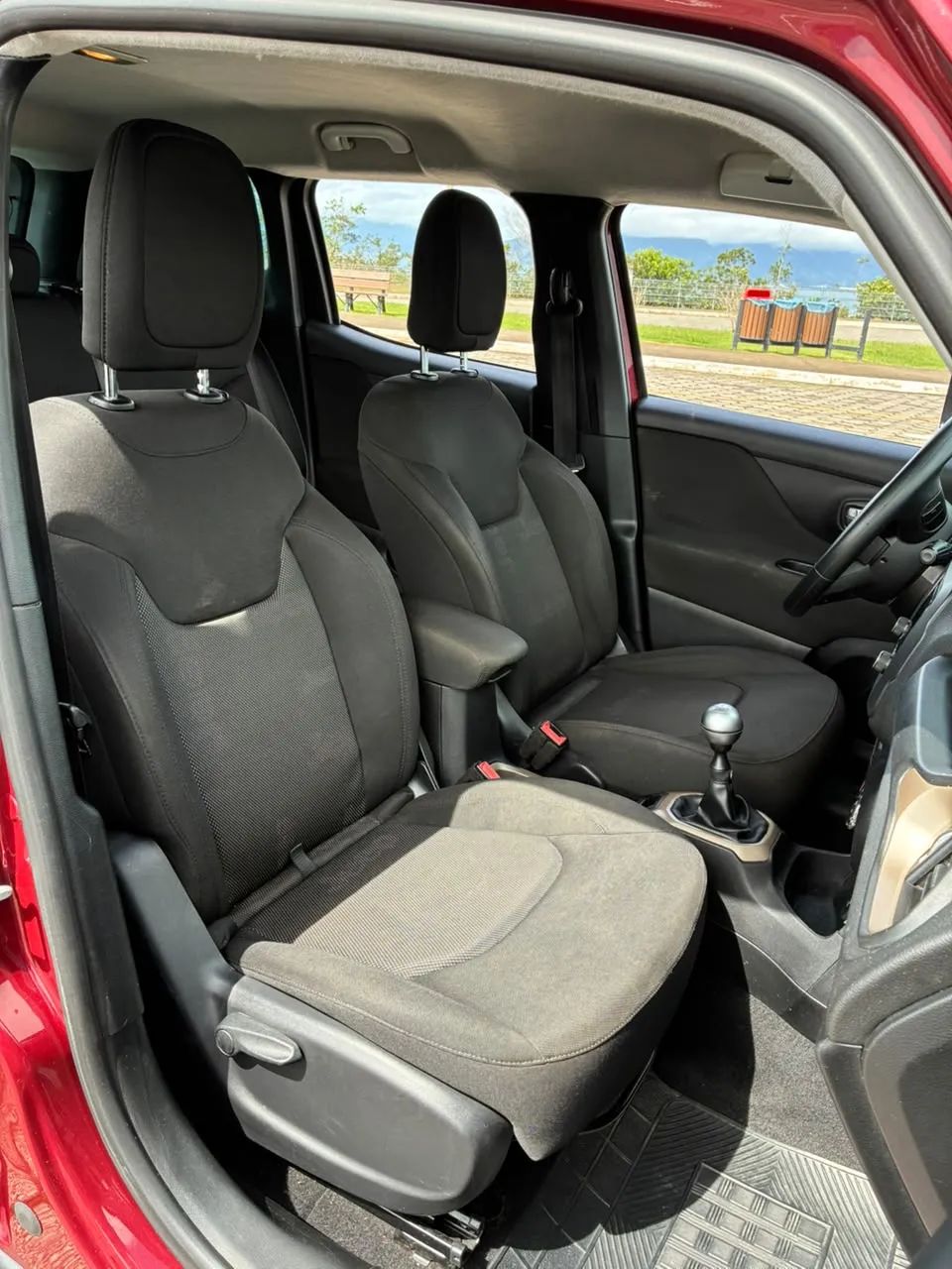 Jeep Renegade Sport 1.8 4x2 Flex 16V Mec., foto 13 de 20
