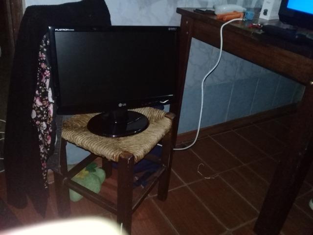 Monitor LG 18.5