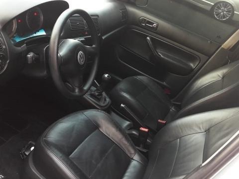 Volkswagen Golf 1.8 - Foto 2