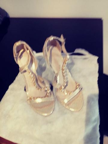 Sandália Feminina Marca Crysalis Tamanho 37 - Foto 4