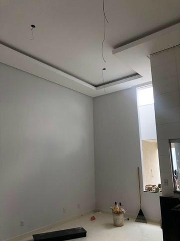 Linda casa itamaraty área gourmet com churrasqueira e sala pé direito duplo anapolis go - Foto 4