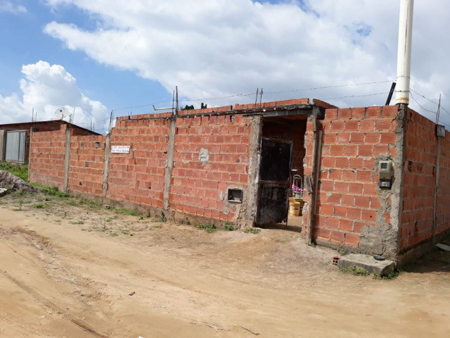 Vendo casa grande e barato em feira de santana, Bahia. sou do rio de Janeiro 55.000,00 - Foto 4