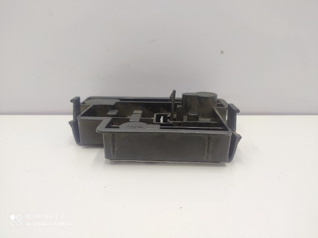 692 Soquete Lanterna Lado direito Citroen Xantia 1993 a 2002 - Foto 2