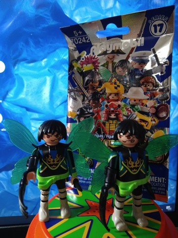 Playmobil Figures Serie 17 - Guerreiro com garra e asas - Foto 2