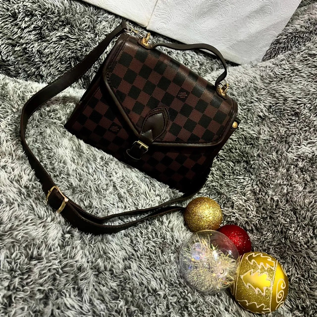 Bolsa Louis Vuitton marrom