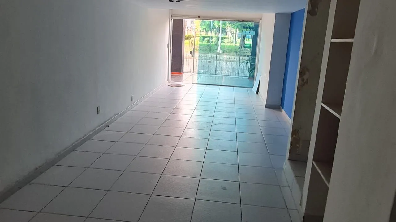 //Alugo Sala Comercial com 140 M2 no Centro