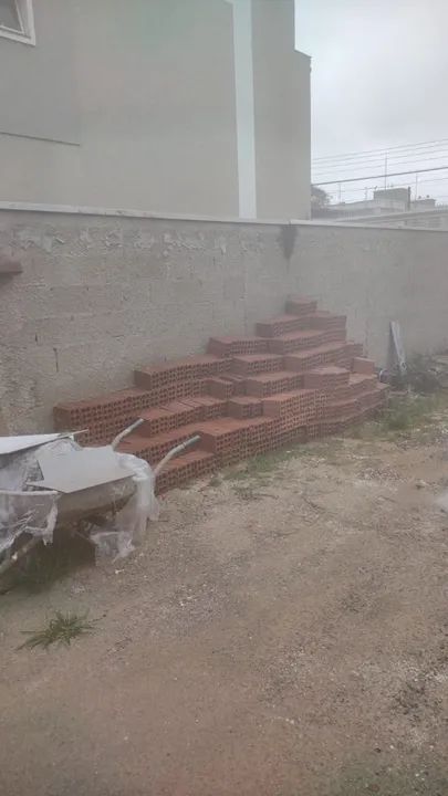 Troco Tijolos por limpeza do terreno