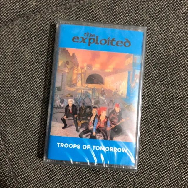 Lote 2 Fitas K7 Exploited - Punks Not Dead + Troops / Novas Lacradas Punk Rock - Foto 4