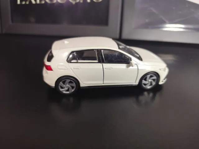Miniatura Golf 8 GTi Welly 1:36 Metal e Fricção