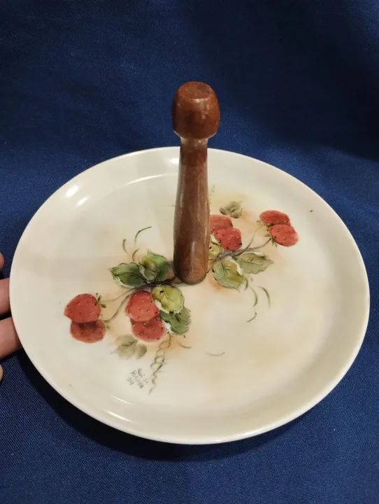 Prato para Petit Four em porcelana pintada a mão 