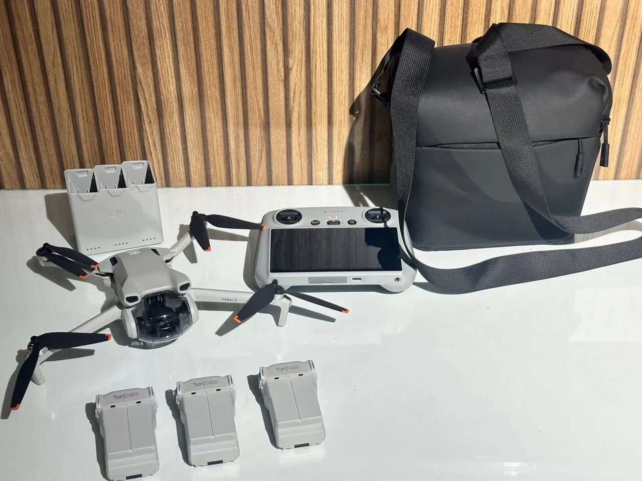 Drone DJI Mini 3 com combo Fly more em 10x sem juros