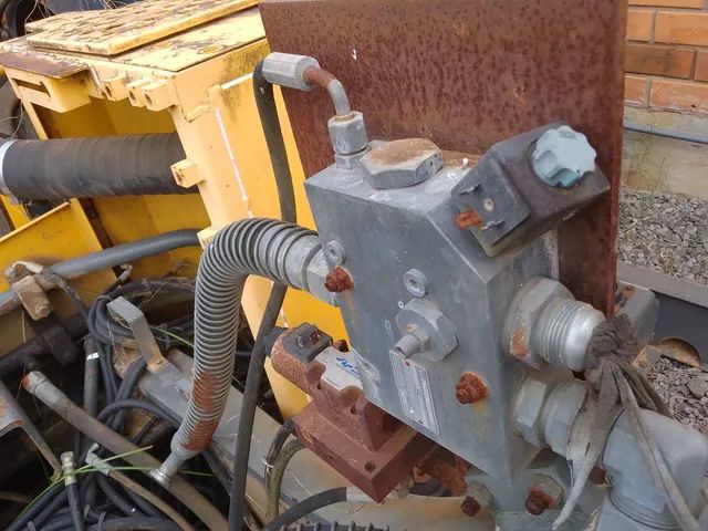 Peças usadas Escavadeira Volvo EC 210 ano 2010 - Foto 3