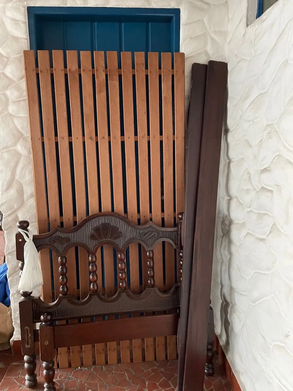 Cama madeira maciça com entalhes  - Foto 4