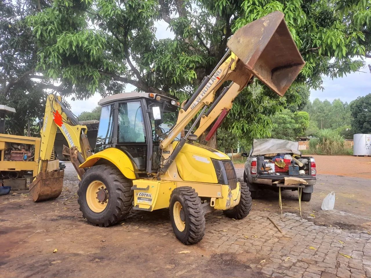 Vendo Retro escavadeira New Holland LB 95 ano 2011