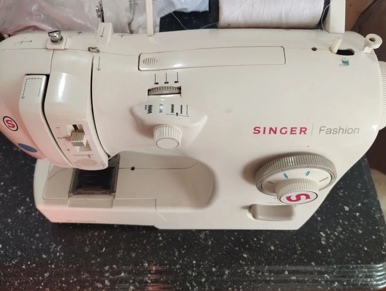 Máquina de costura Singer  - Foto 5
