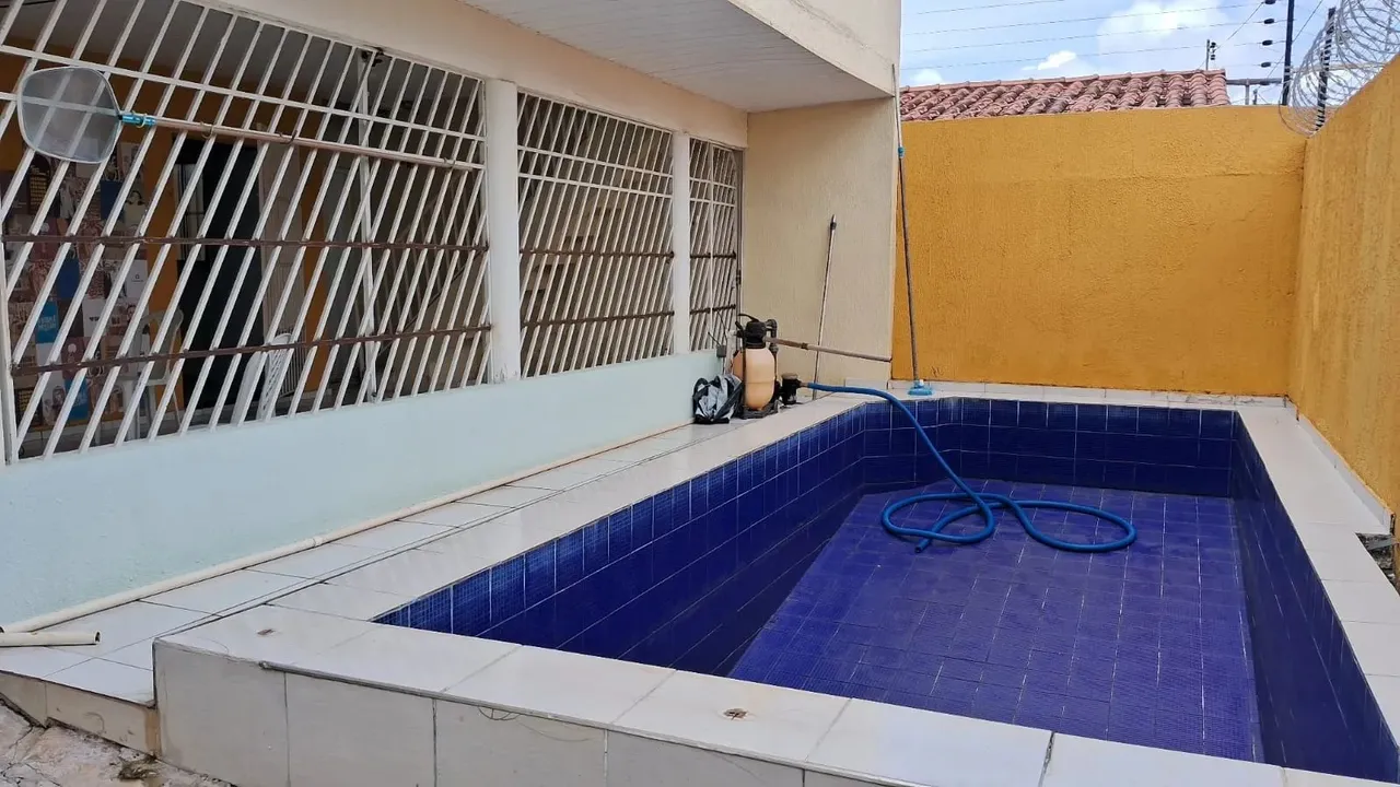 Casa no Mocambinho com 3 quartos sendo 2 suítes piscina, financia
