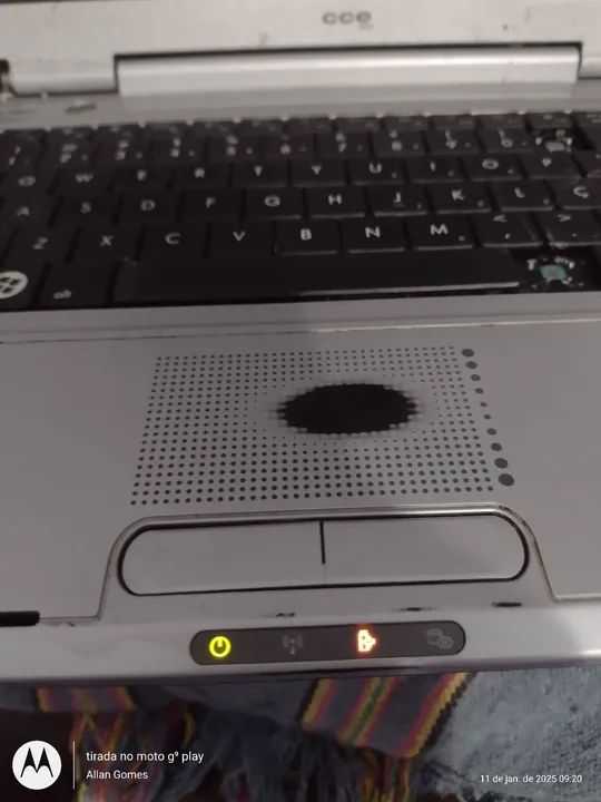 Notebook CCe Win ( não liga ) acende os leds ) defeito 