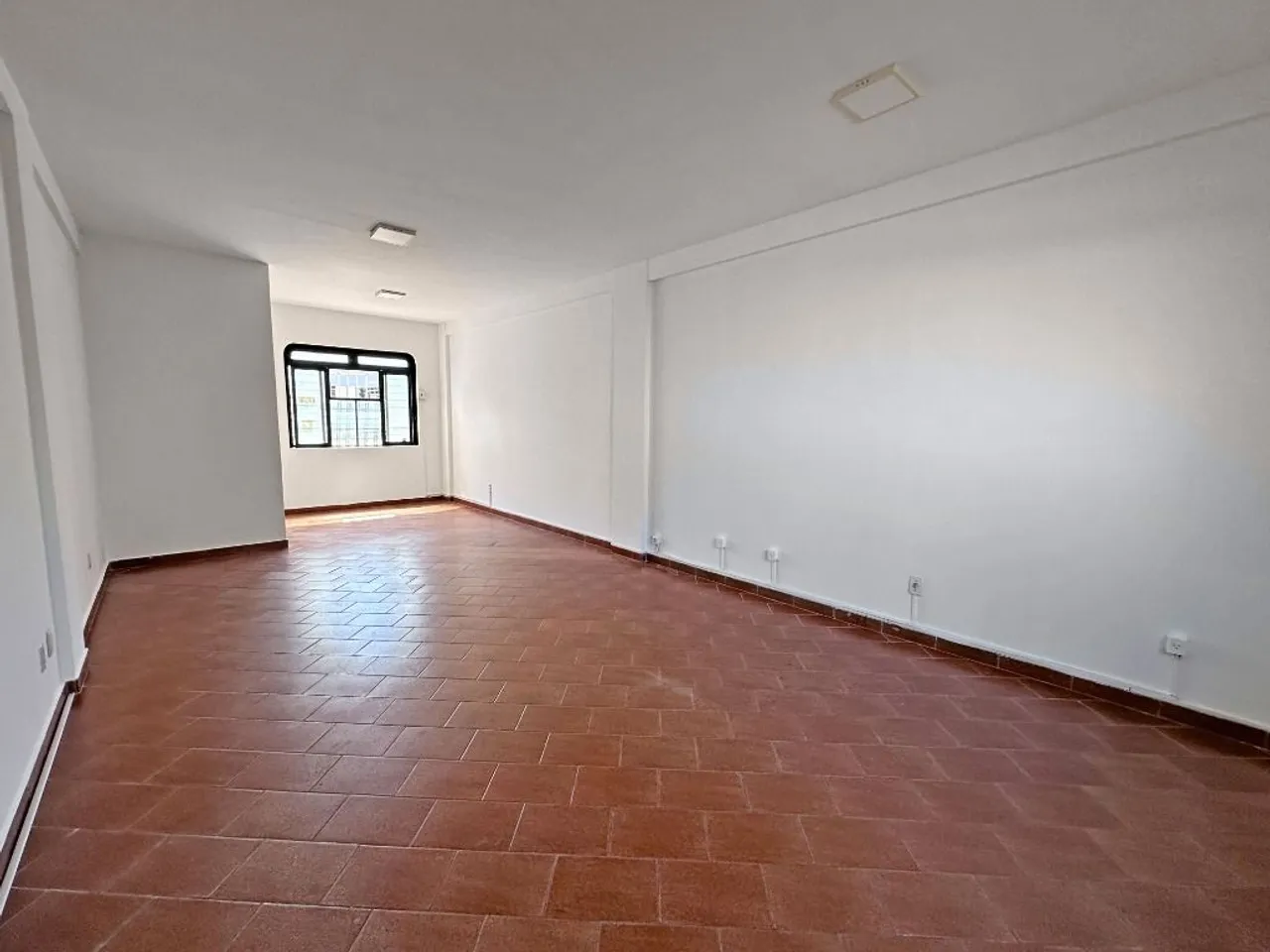 Sala disponível para locação, 38,00m² - R$ 1.480/mês Localizado no Setor Bela Vista