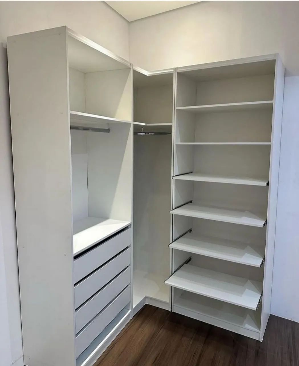  Closet - cabideiro com 4 gavetas, cantoneira e sapateira 