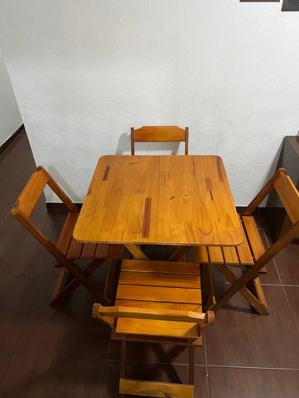 Conjunto de mesa e cadeiras de madeira dobráveis