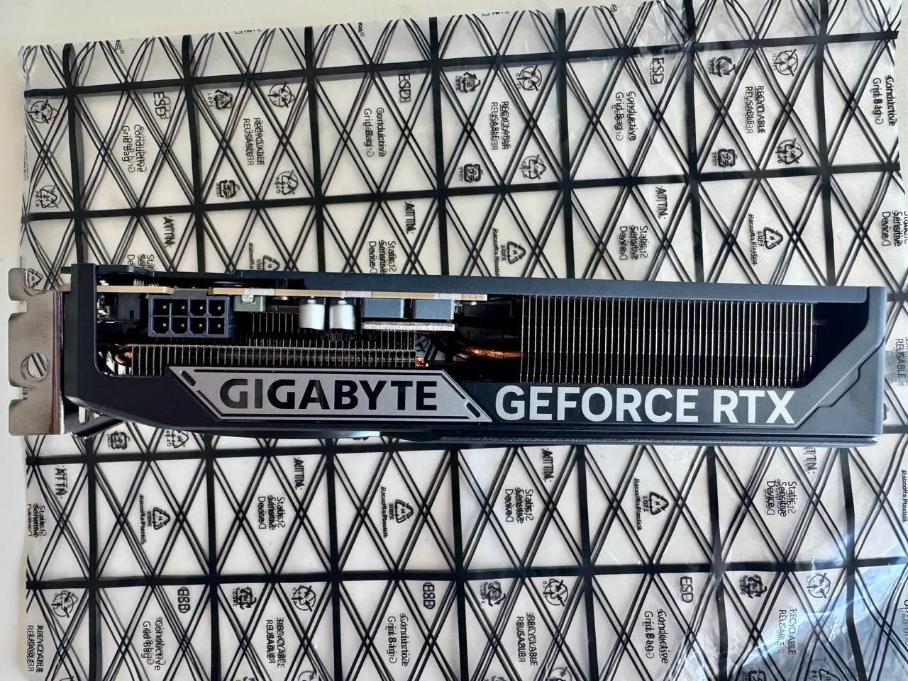 Placa video gigabyte windforce OC geforce rtx 5060 - Foto 3