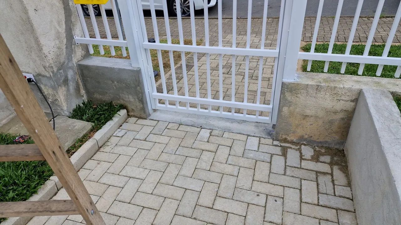 Grades guardas corpos estruturas para barracão e telhados em geral 