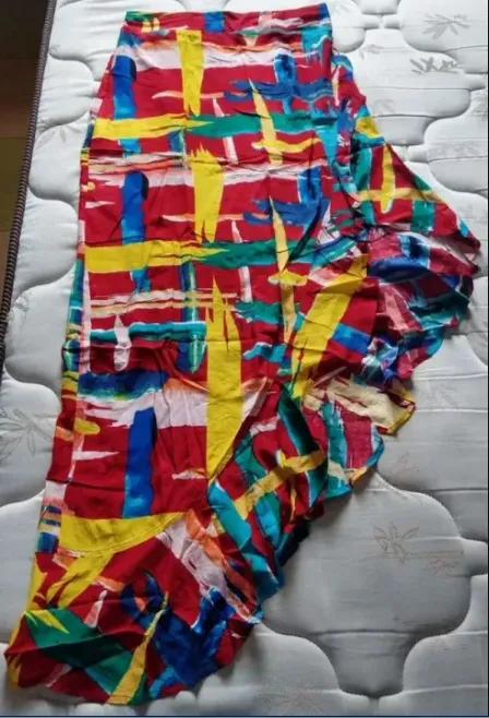 Saia longa feminina com fenda envelope estampada com babado - veste M