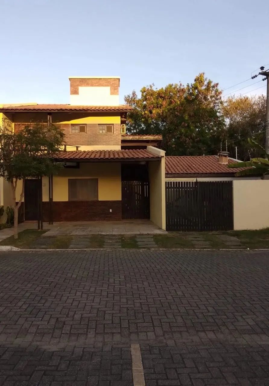 Linda casa  duplex. Condomínio Fechado!