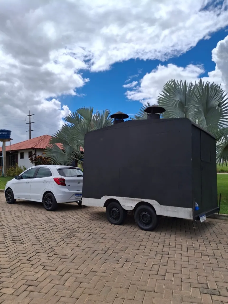 Vendo ou troco carro e trailers, aceito proposta