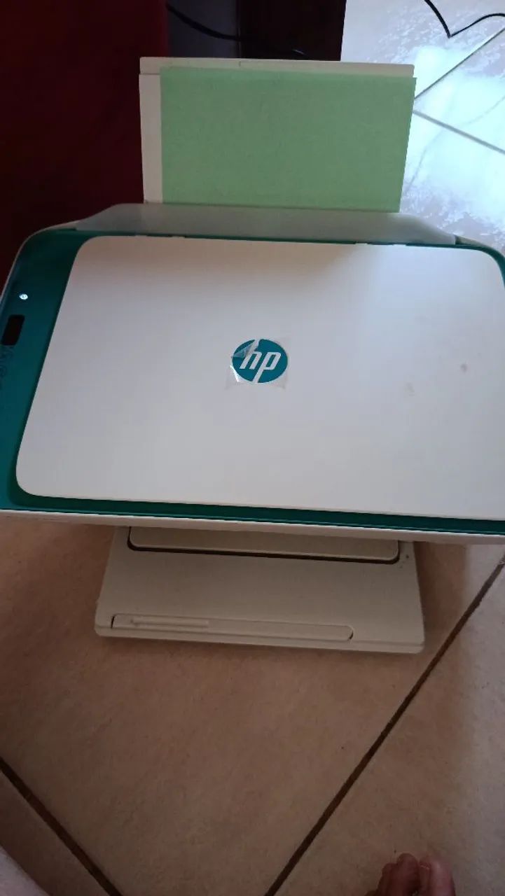 *Impressora HP Deskjet Advantage 2676*
 Bem conservada  pouco usada.