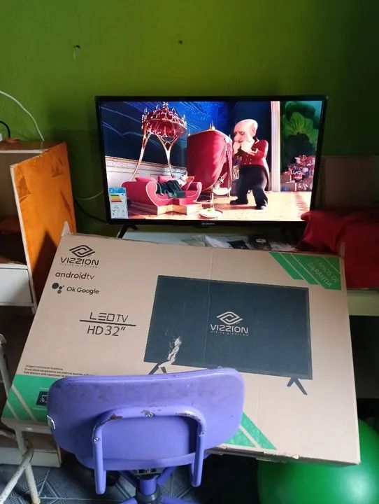 Vendo smarte de 32 polegadas marca vizzom com comando de voz um mês de uso nova