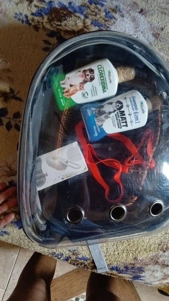 Bolsa para transportar pet, transparente mais kit de cuidados shampoo condicionador e mais