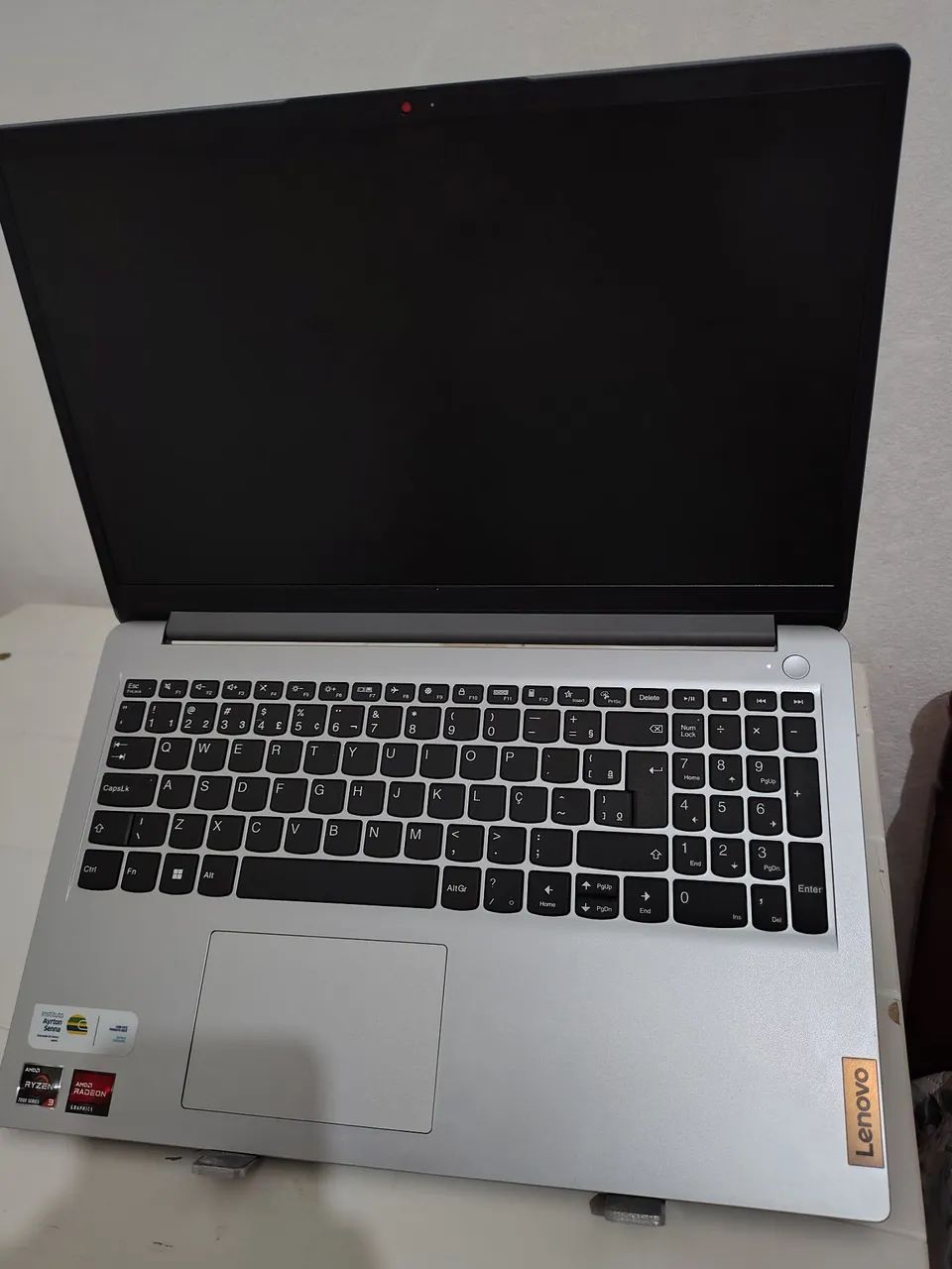 Notebook Lenovo Ultrafino IdeaPad 1 - Ryzen 3, 8GB, 256GB SSD - Pouco Uso