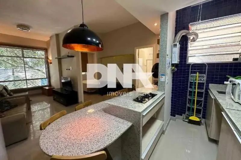 Apartamento - / Residencial / Copacabana