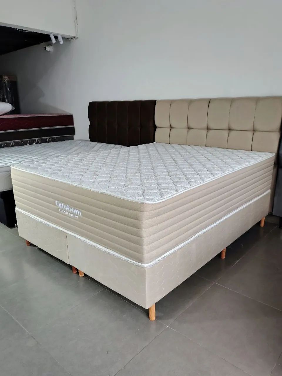CAMA QUEEN DISPONÍVEL À PRONTA-ENTREGA 