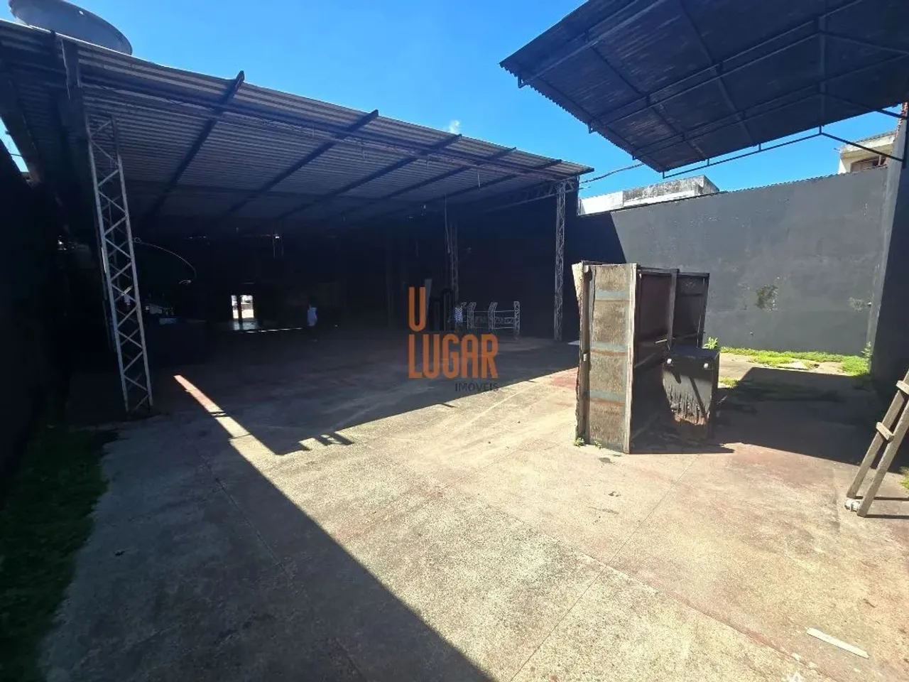 Um Lugar Imóveis aluga: Ponto comercial amplo na Augusto Montenegro, esquina com a rua Mar